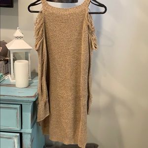 Sweater with fringe/Torn look